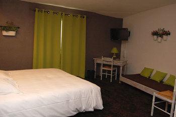 Hotel Le Domanial Commelle-Vernay ภายนอก รูปภาพ