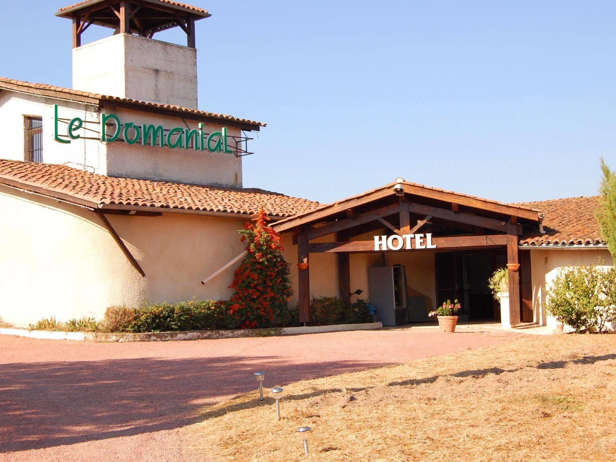 Hotel Le Domanial Commelle-Vernay ภายนอก รูปภาพ
